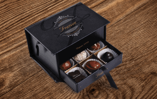 La flatbedUV Roland lec2 stampa su packaging per cioccolattini
